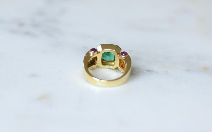Bague Vintage Emeraude Colombienne, Diamants et Rubis sur Or Jaune - Galerie Pénélope