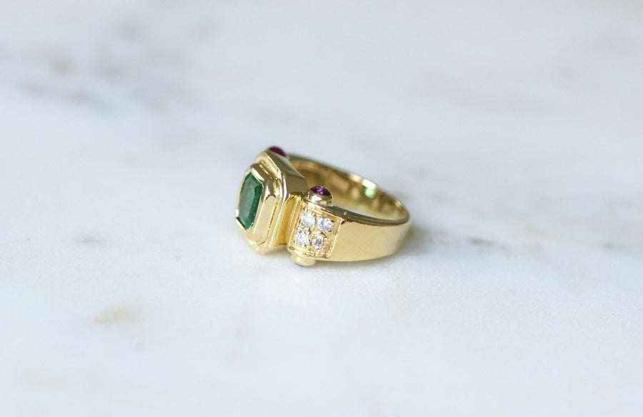 Bague Vintage Emeraude Colombienne, Diamants et Rubis sur Or Jaune - Galerie Pénélope
