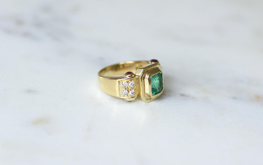 Bague Vintage Emeraude Colombienne, Diamants et Rubis sur Or Jaune - Galerie Pénélope