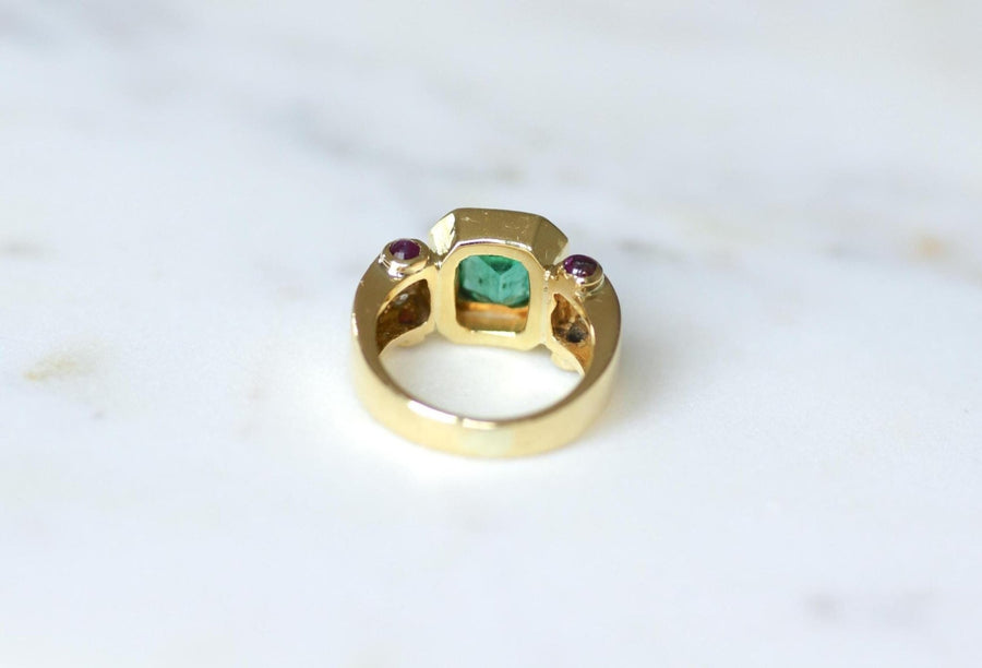 Bague Vintage Emeraude Colombienne, Diamants et Rubis sur Or Jaune - Galerie Pénélope