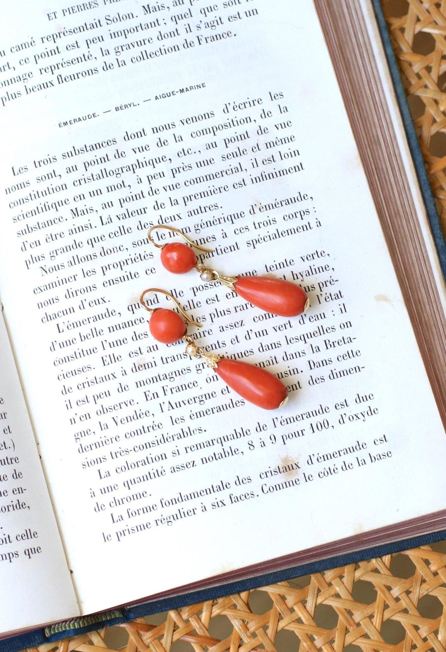 Boucles d'Oreille Anciennes Goutte Corail et Or - Galerie Pénélope