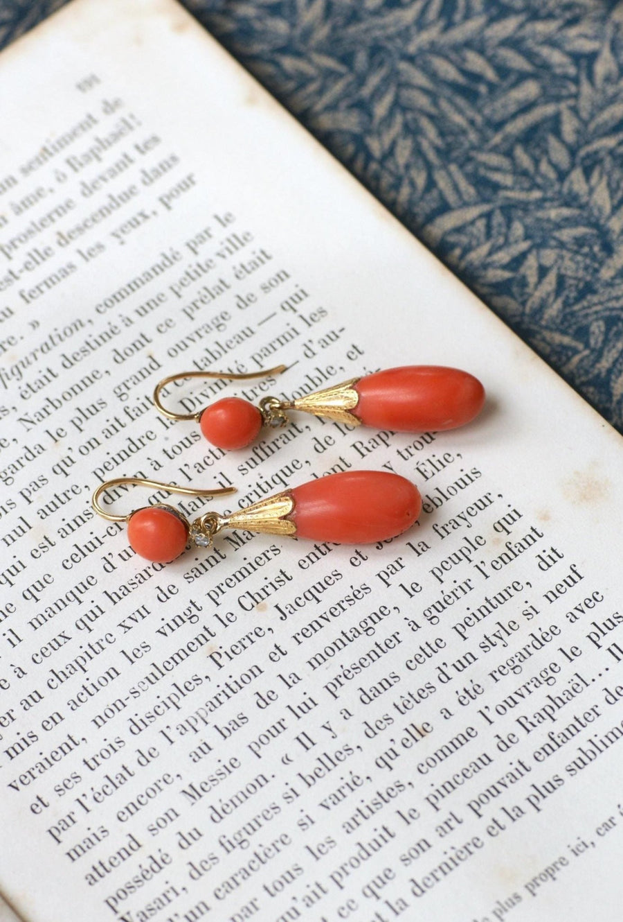 Boucles d'Oreilles Anciennes Goutte Corail et Diamant - Galerie Pénélope