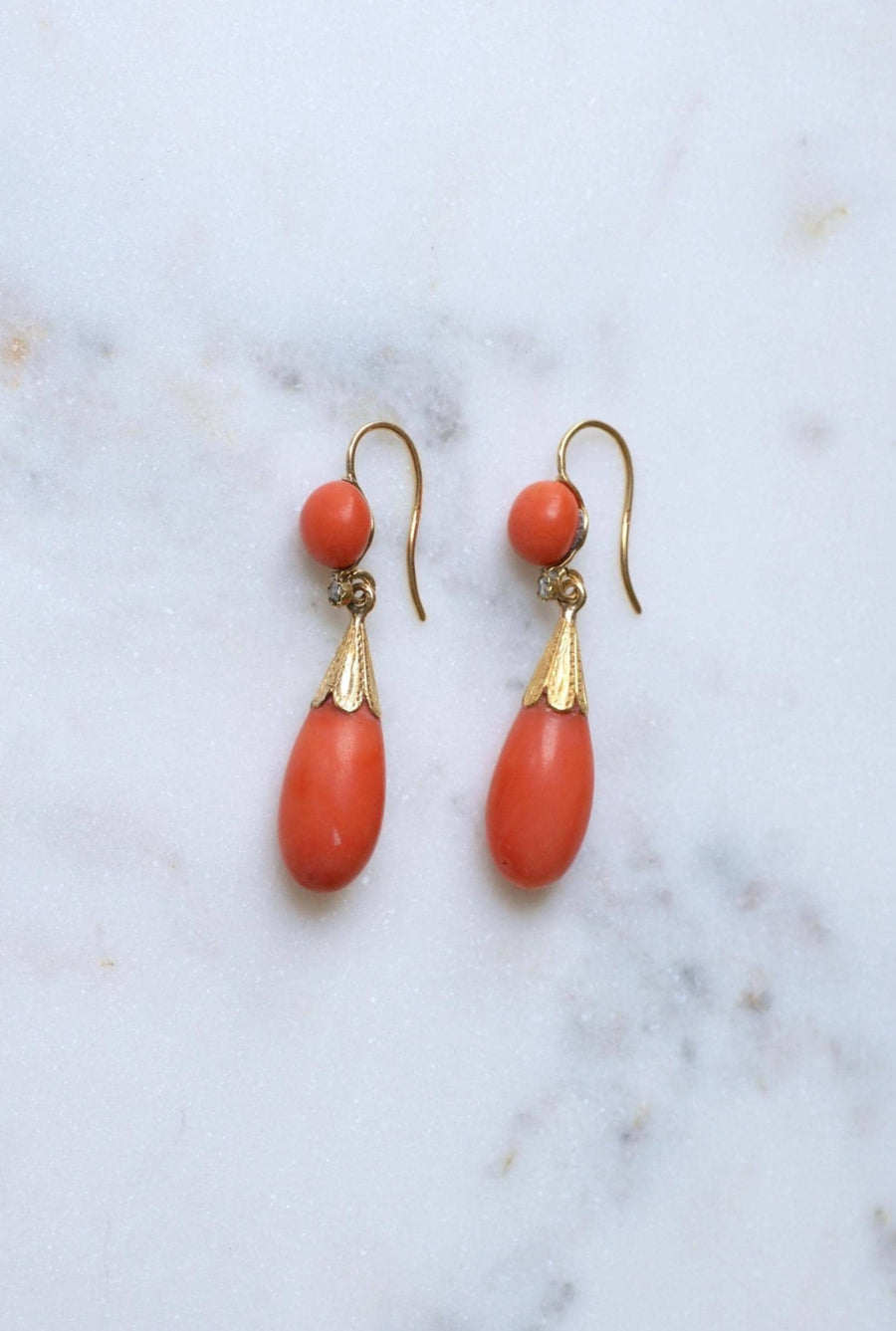 Boucles d'Oreilles Anciennes Goutte Corail et Diamant - Galerie Pénélope