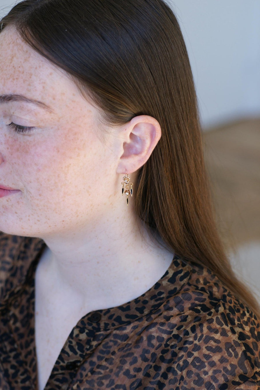 Boucles d'Oreilles Anciennes Pendantes Email et Perles - Galerie Pénélope