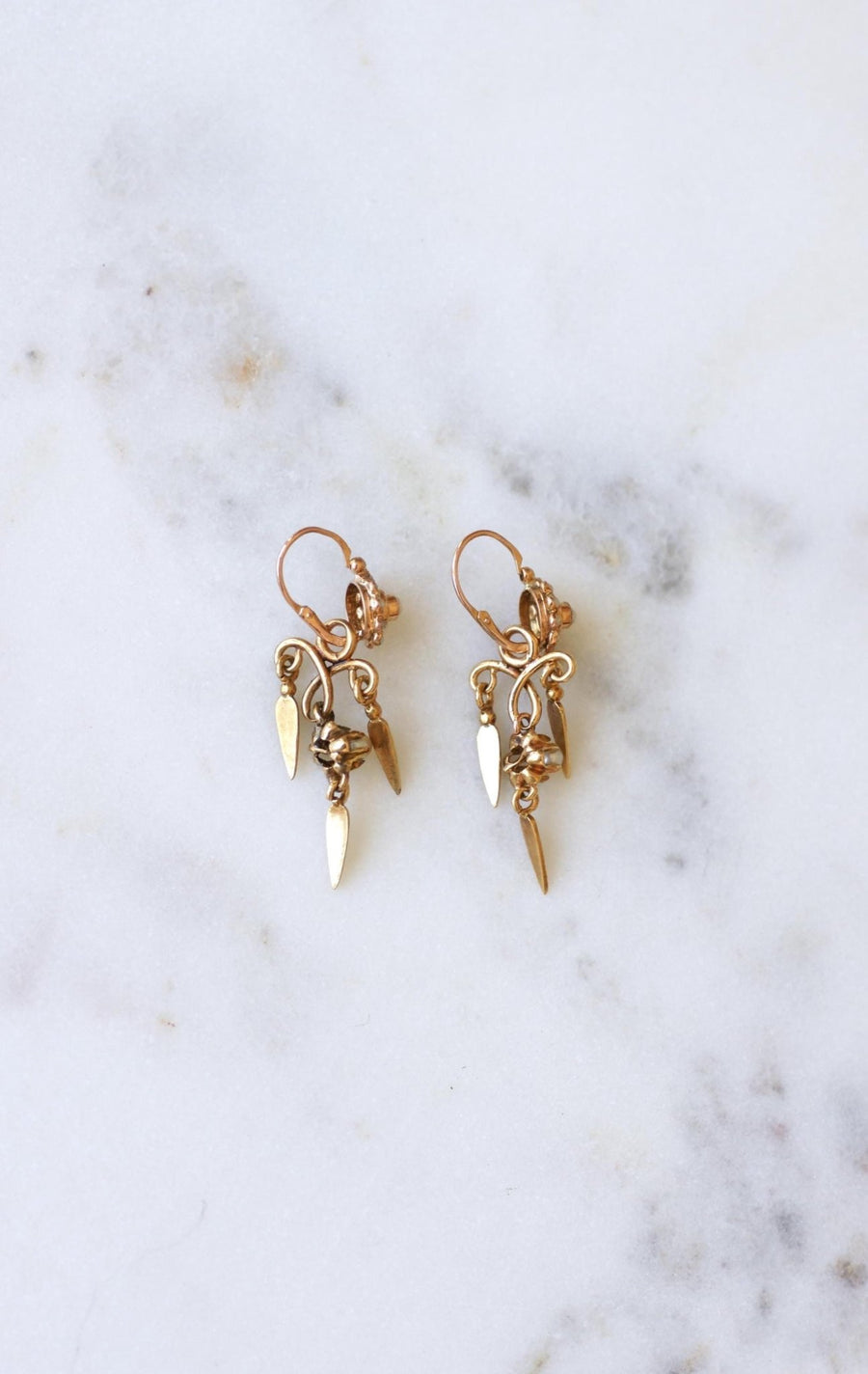 Boucles d'Oreilles Anciennes Pendantes Email et Perles - Galerie Pénélope