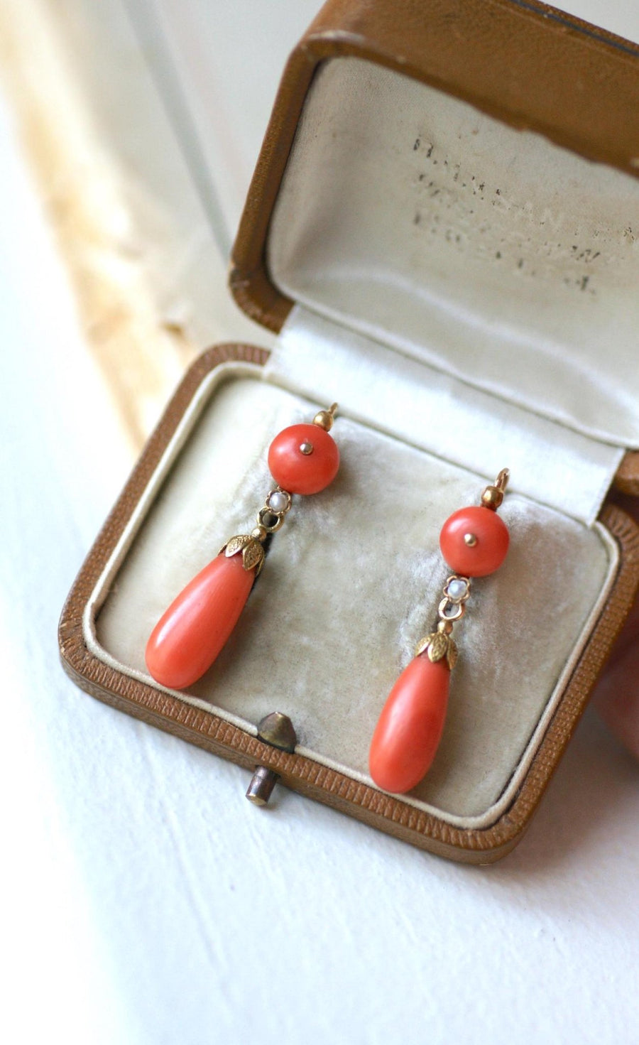 Boucles d'Oreilles Gouttes Corail - Galerie Pénélope