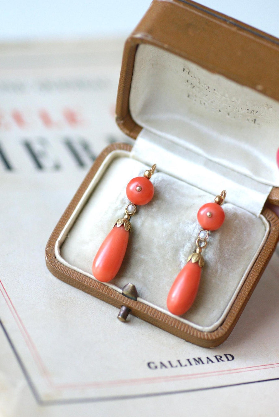 Boucles d'Oreilles Gouttes Corail - Galerie Pénélope