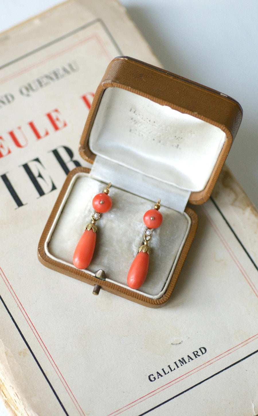 Boucles d'Oreilles Gouttes Corail - Galerie Pénélope