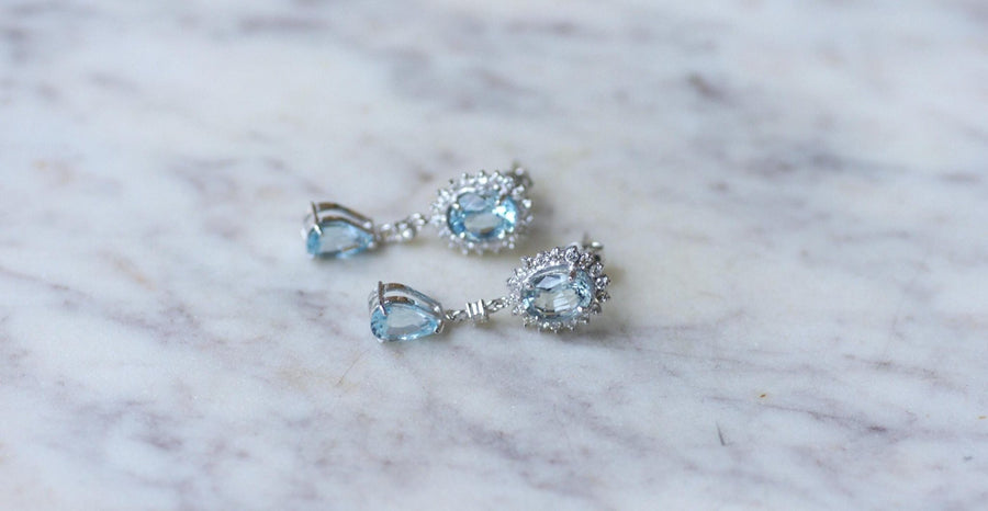 Boucles d'oreilles Gouttes Topaze Bleue et Diamant sur Or Blanc - Galerie Pénélope