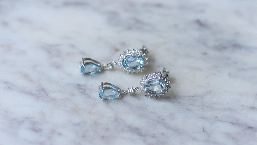 Boucles d'oreilles Gouttes Topaze Bleue et Diamant sur Or Blanc - Galerie Pénélope