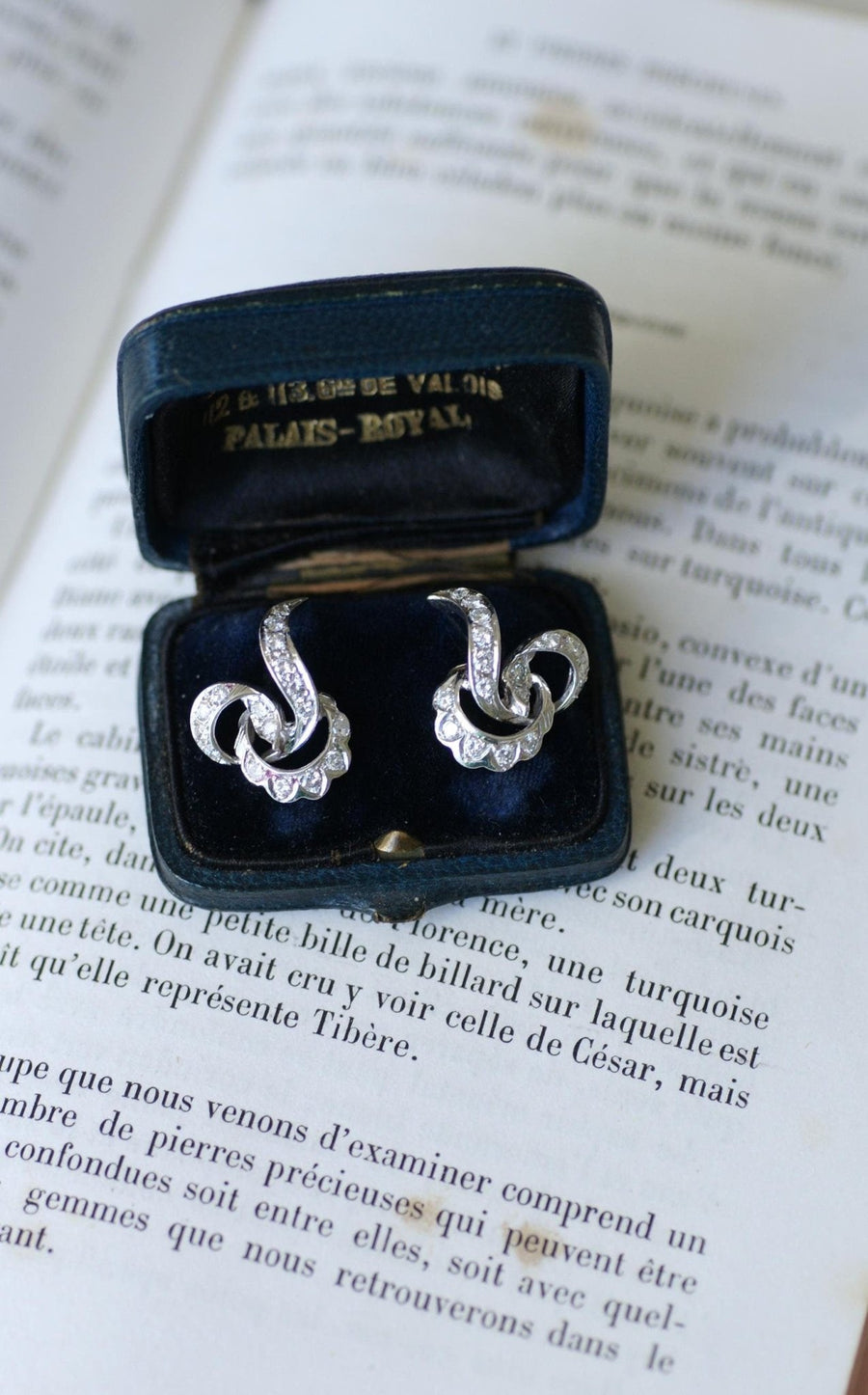 Boucles d'Oreilles Volutes Diamant Or Blanc - Galerie Pénélope