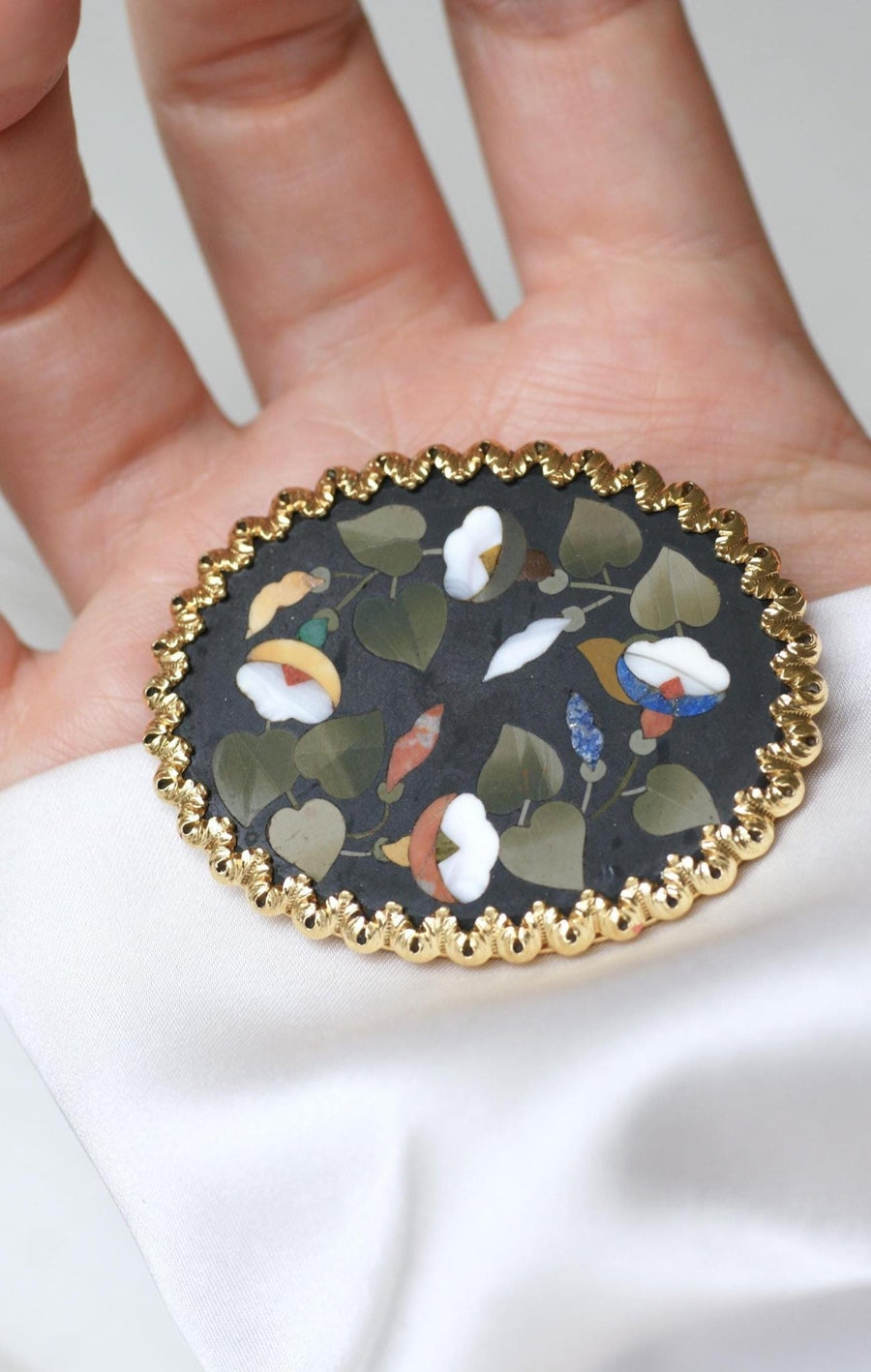Broche Fleur Pietra Dura sur Or Jaune - Galerie Pénélope