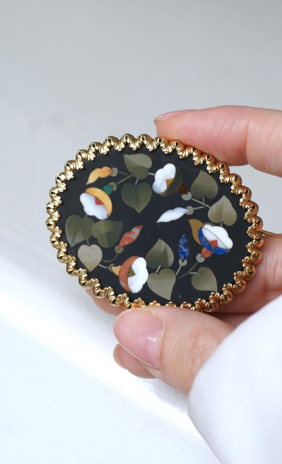 Broche Fleur Pietra Dura sur Or Jaune - Galerie Pénélope
