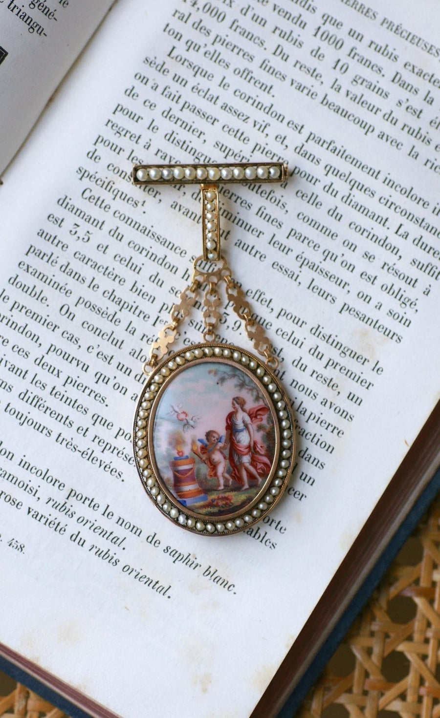 Broche Or, Perles, et Miniature Porcelaine par Auguste Perrette - Galerie Pénélope