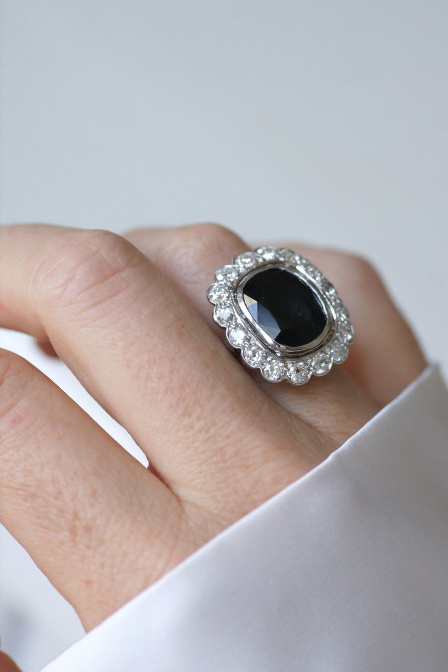 Grande Bague Marguerite Art Déco Saphir et Diamants - Galerie Pénélope