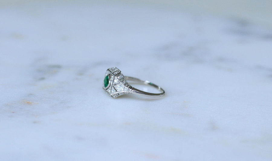 Bague Art Déco Emeraude et Diamants sur Platine