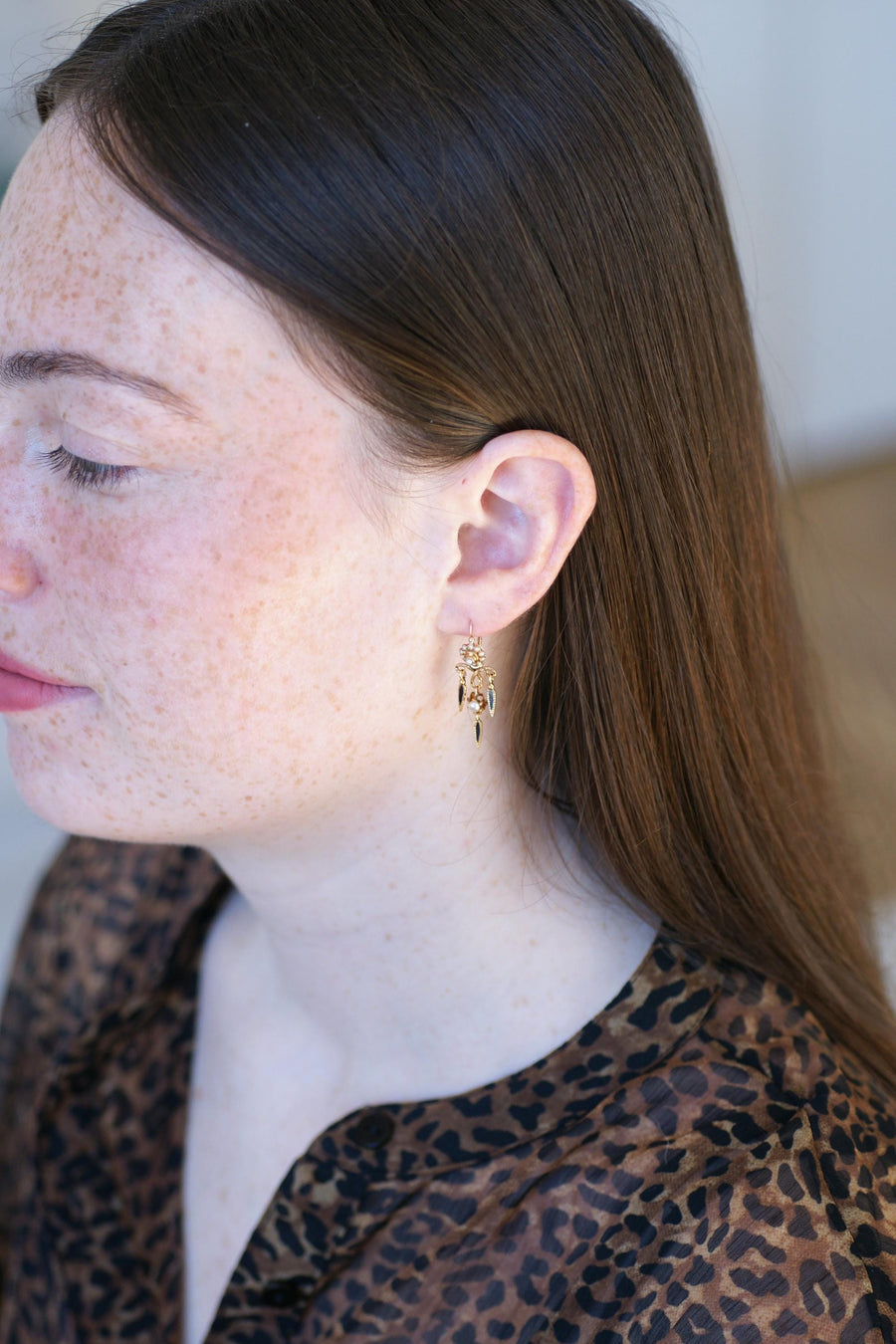 Boucles d'Oreilles Anciennes Pendantes Email et Perles sur Or Jaune