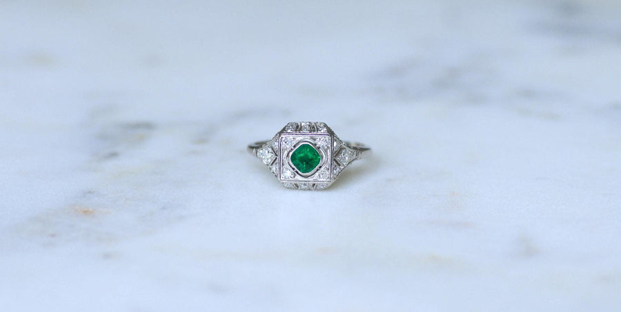 Bague Art Déco Emeraude et Diamants sur Platine