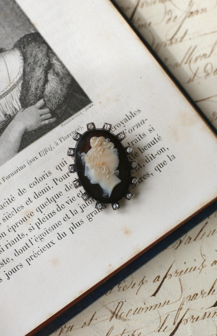Broche Ovale Ancienne Camée Onyx et Diamants Or rose Argent