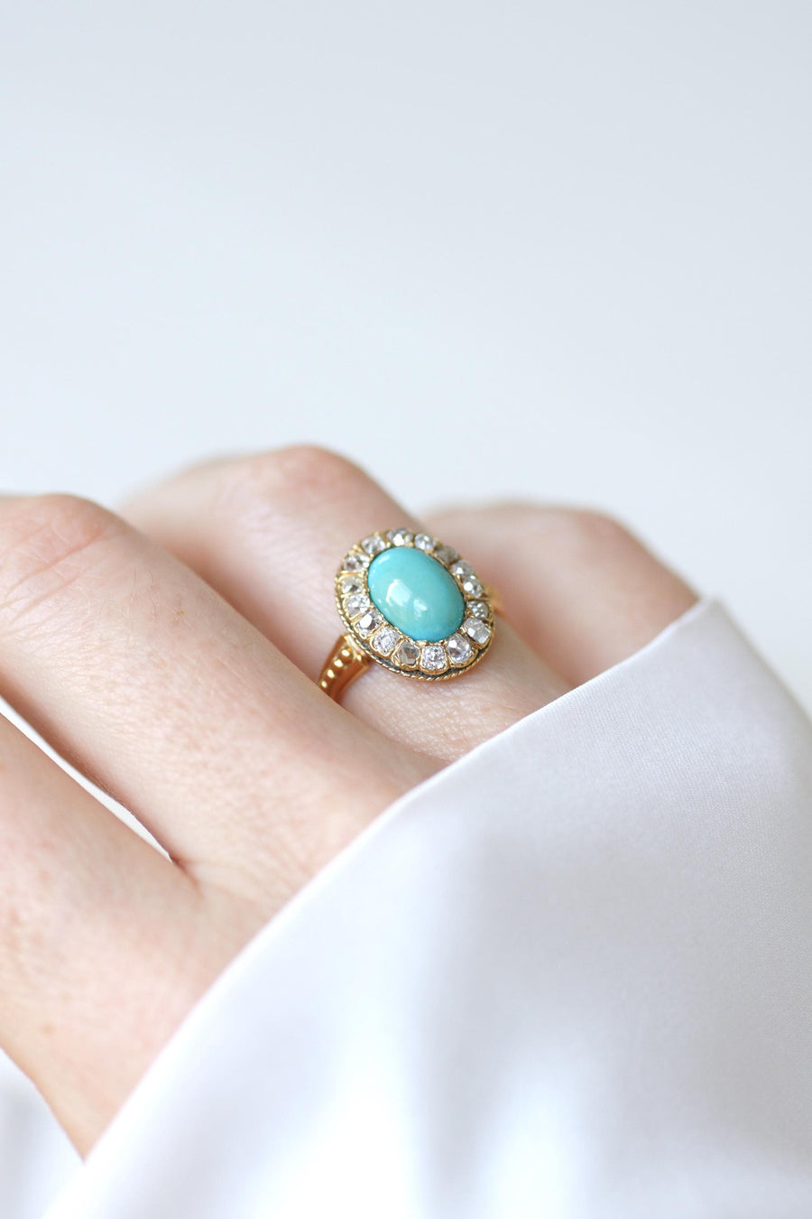 Bague Marguerite Ancienne Turquoise Entourage Diamants sur Or Jaune
