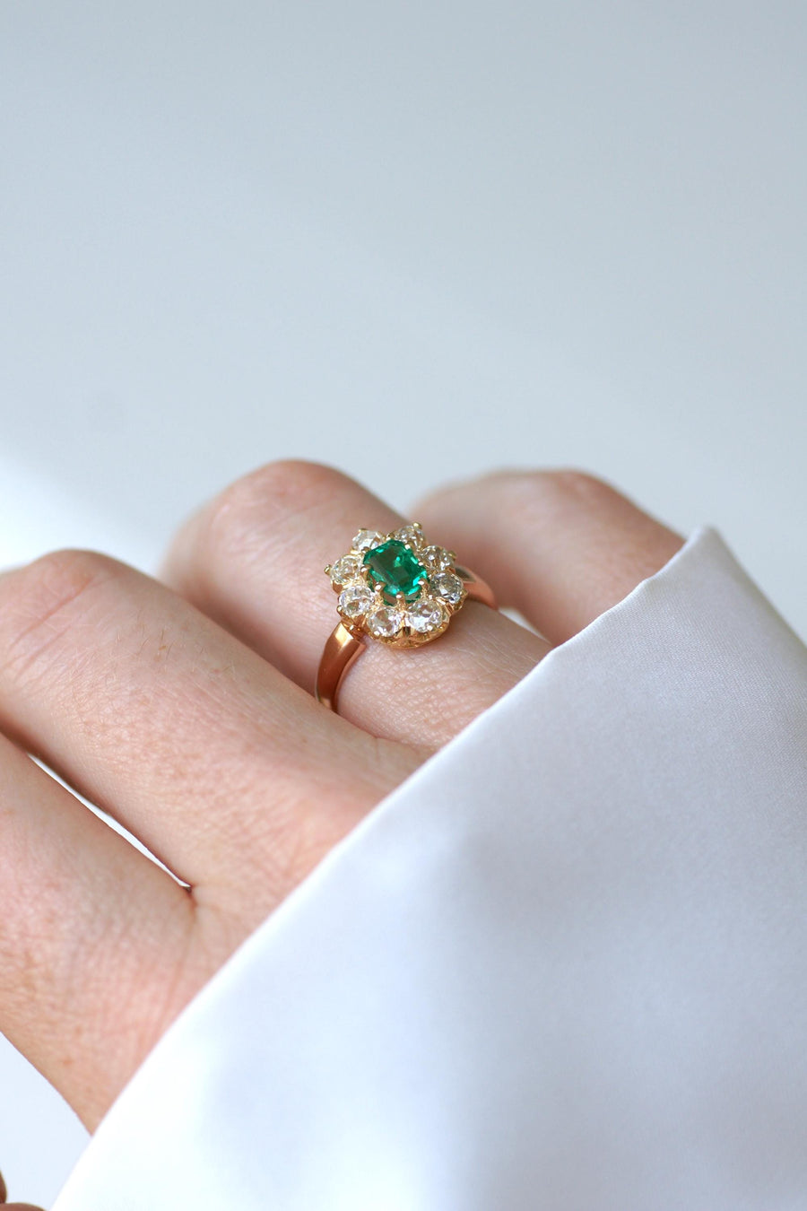 Bague Marguerite Ancienne Emeraude de Colombie et Diamants sur Or Rose