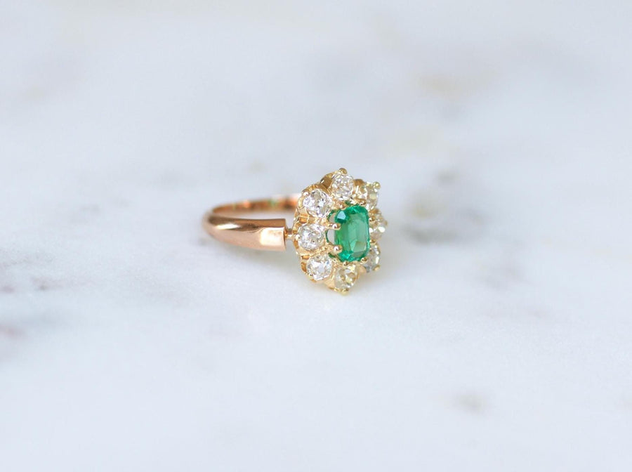 Bague Marguerite Ancienne Emeraude de Colombie et Diamants sur Or Rose