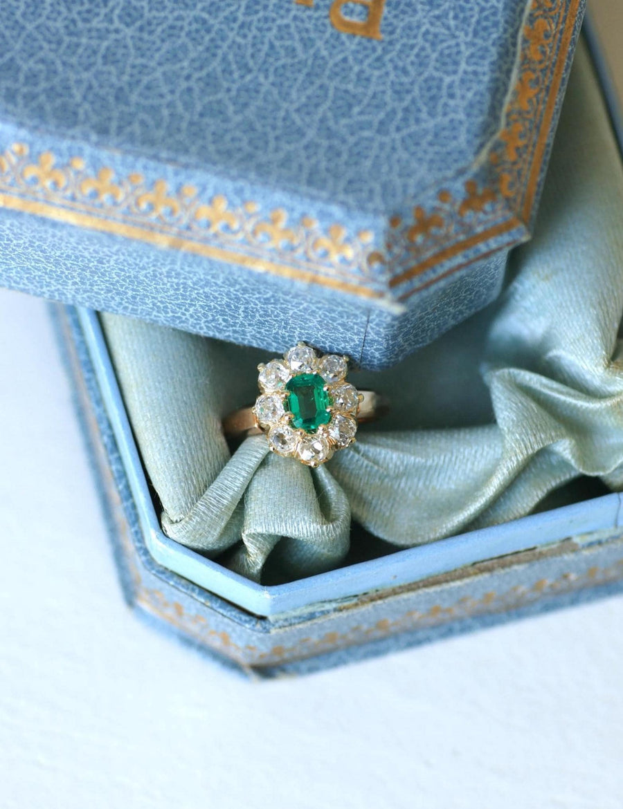 Bague Marguerite Ancienne Emeraude de Colombie et Diamants sur Or Rose