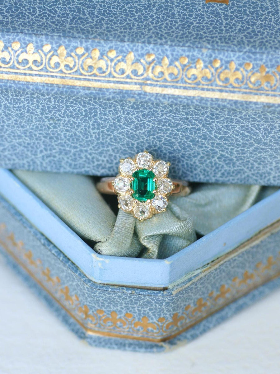 Bague Marguerite Ancienne Emeraude de Colombie et Diamants sur Or Rose