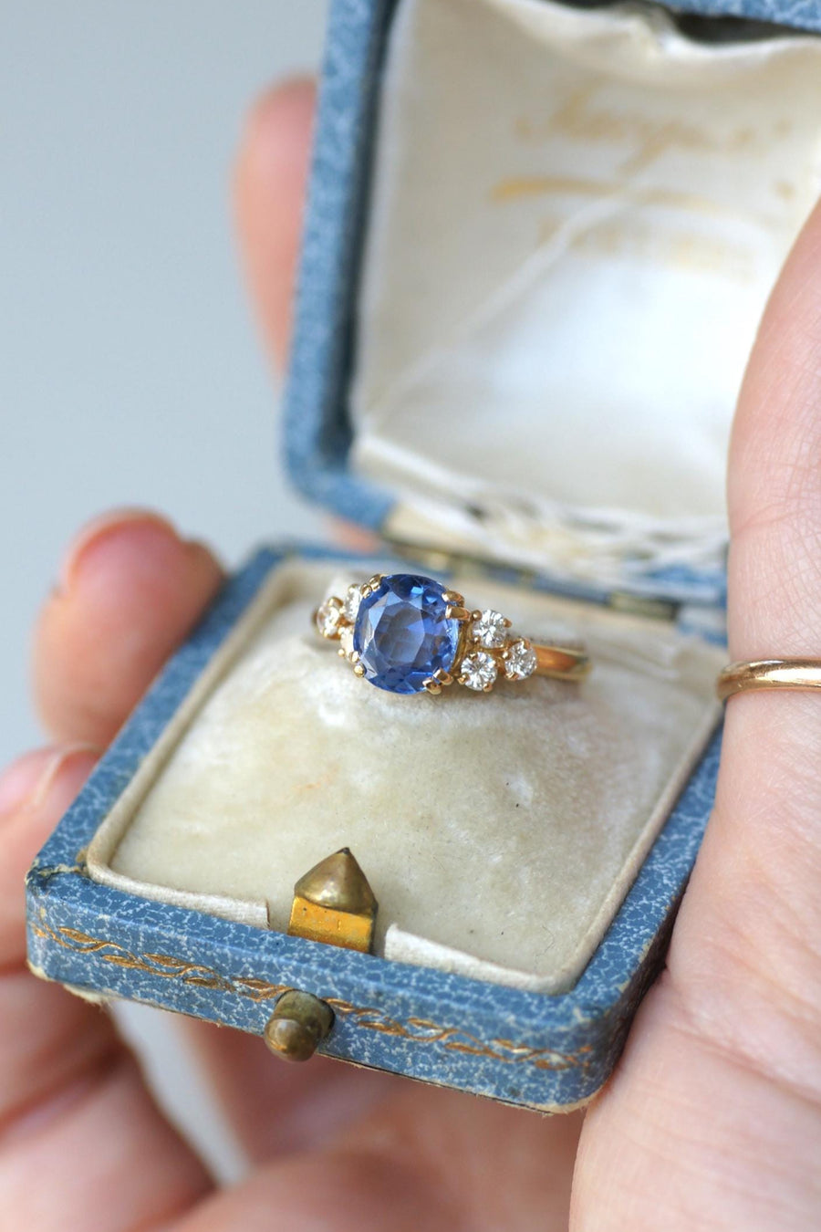 Bague Saphir Ceylan 1.60 Cts et Diamants sur Or Jaune