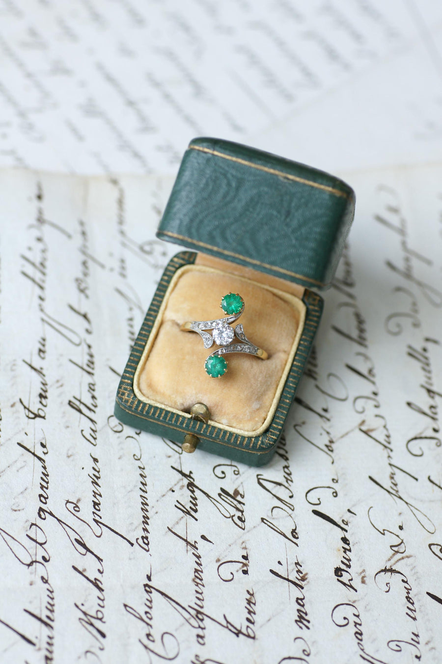 Bague Toi & Moi Diamants et Emeraudes sur Or et Platine