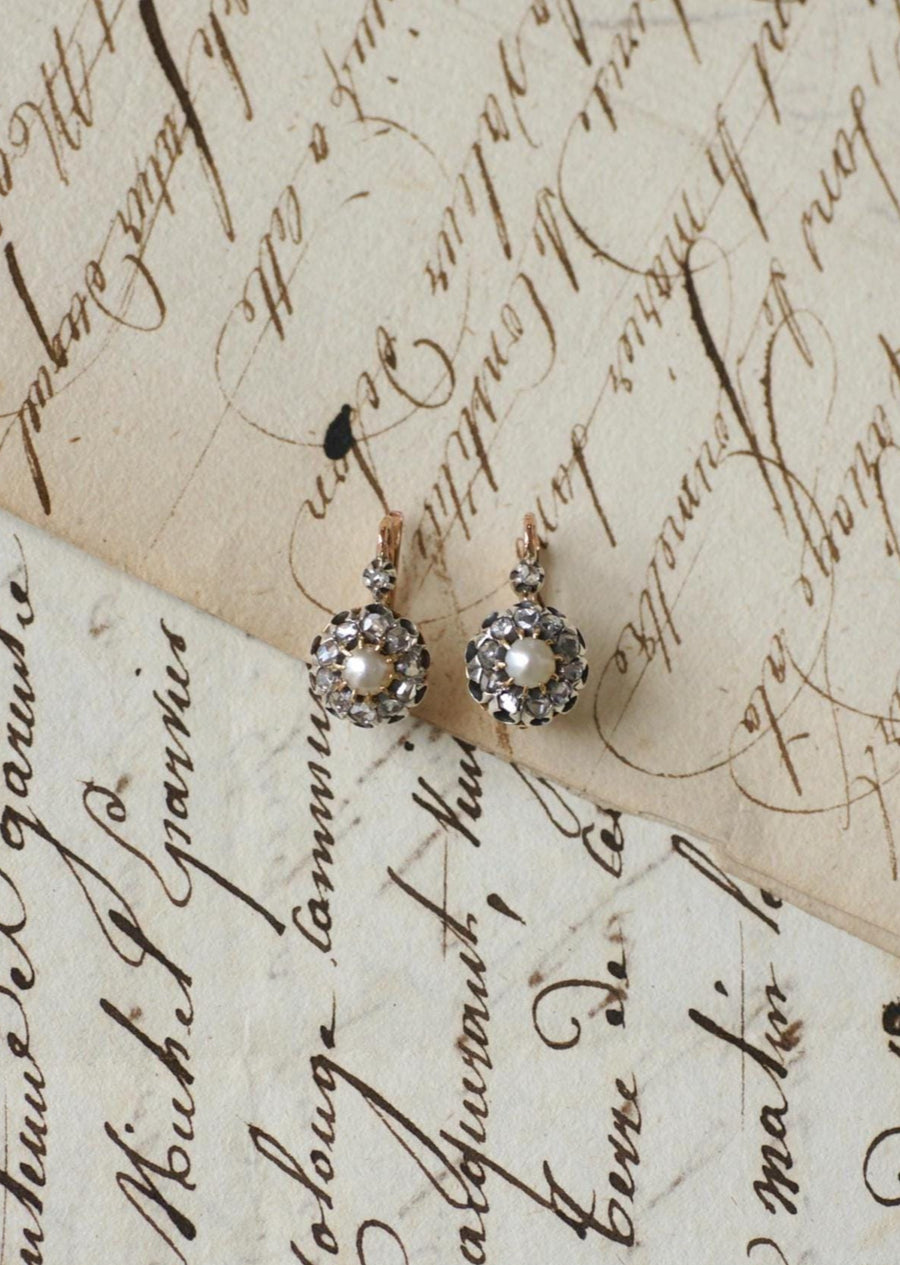 Boucles d'Oreilles Dormeuses Anciennes Perles Fines et Diamants sur Or et Argent