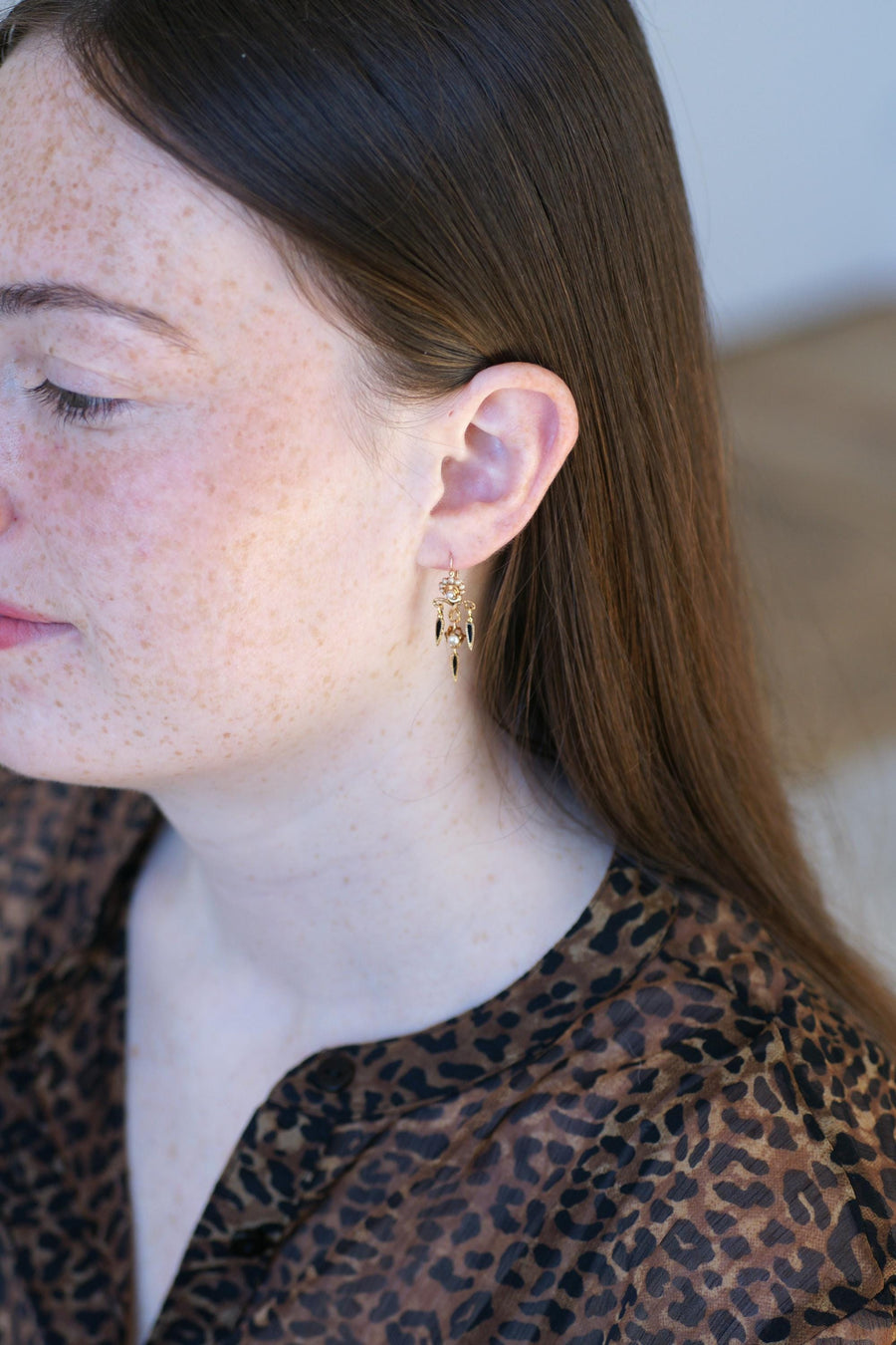 Boucles d'Oreilles Anciennes Pendantes Email et Perles sur Or Jaune
