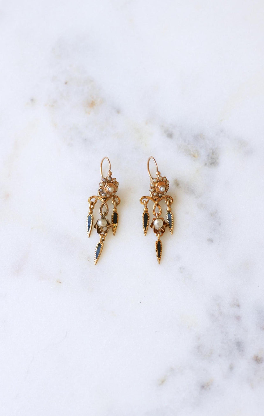 Boucles d'Oreilles Anciennes Pendantes Email et Perles sur Or Jaune
