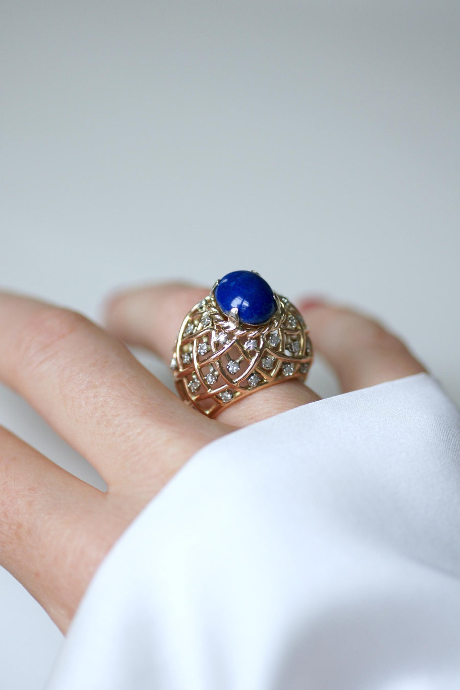 Bague Cocktail Boule Lapis Lazuli et Diamants sur Or Jaune