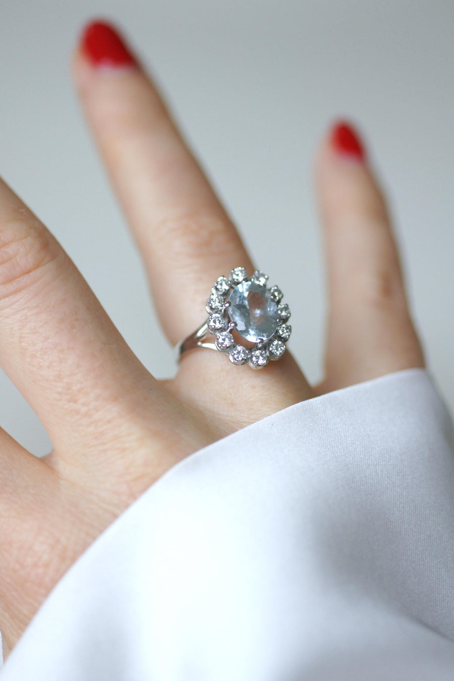 Bague Aigue Marine Entourage Diamants sur Or Blanc