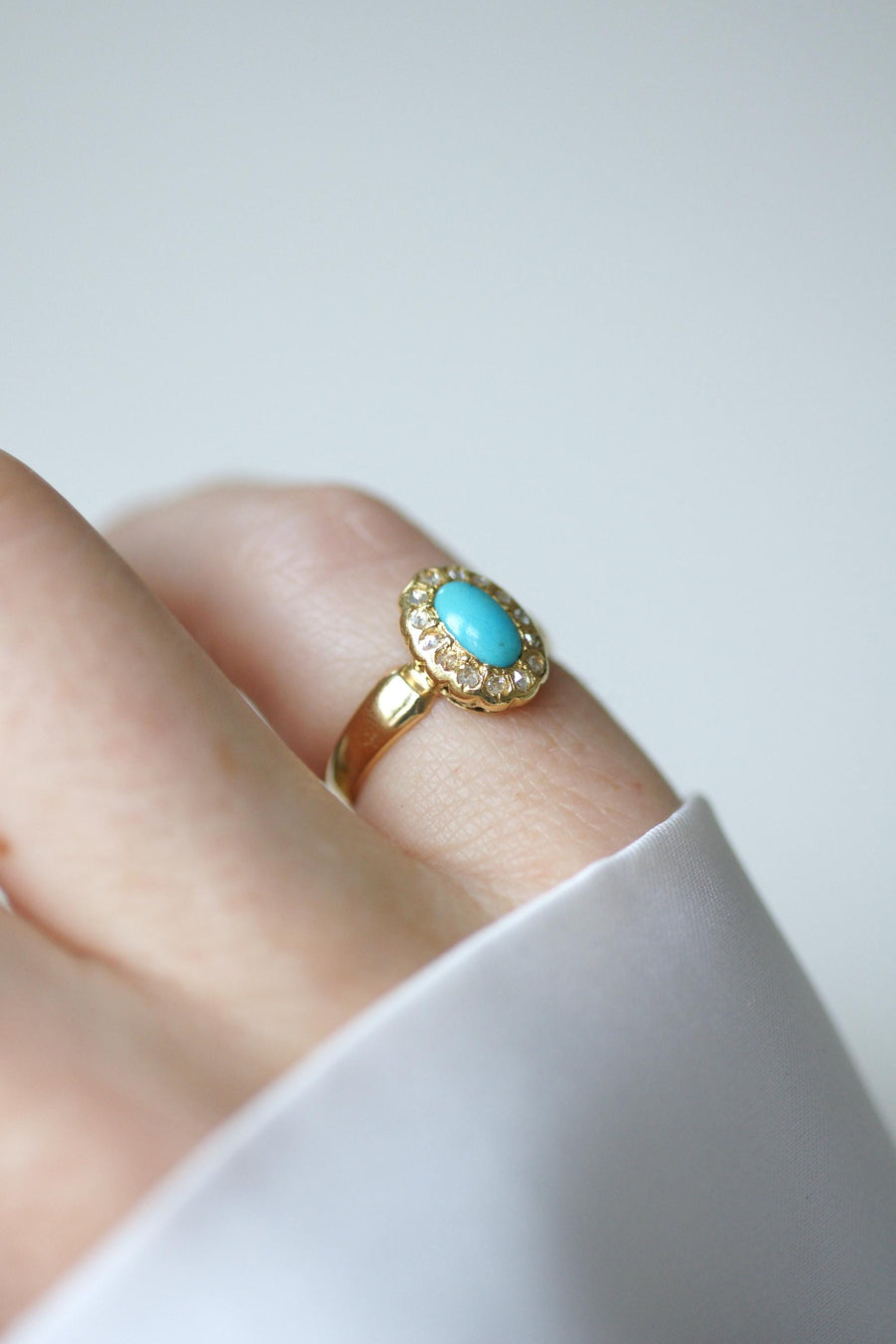 Bague Marguerite Ancienne Turquoise Entourage Diamants sur Or Jaune