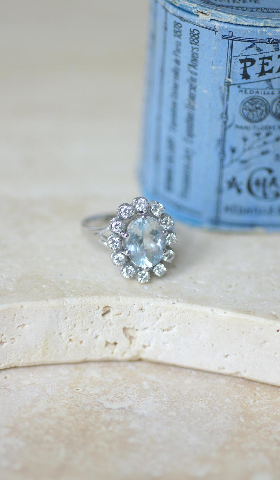 Bague Aigue Marine Entourage Diamants sur Or Blanc