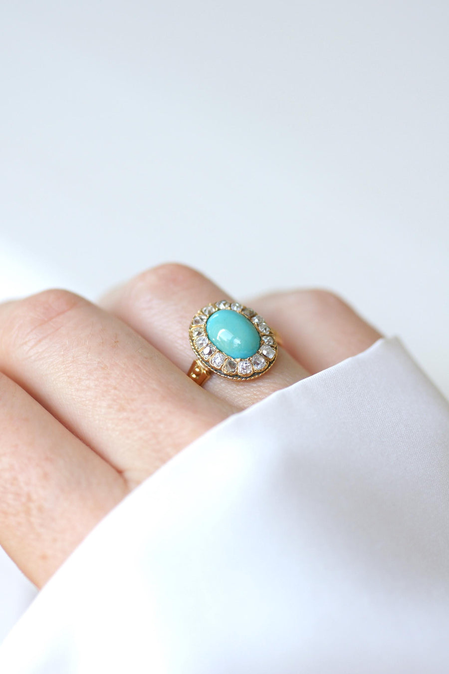 Bague Marguerite Ancienne Turquoise Entourage Diamants sur Or Jaune