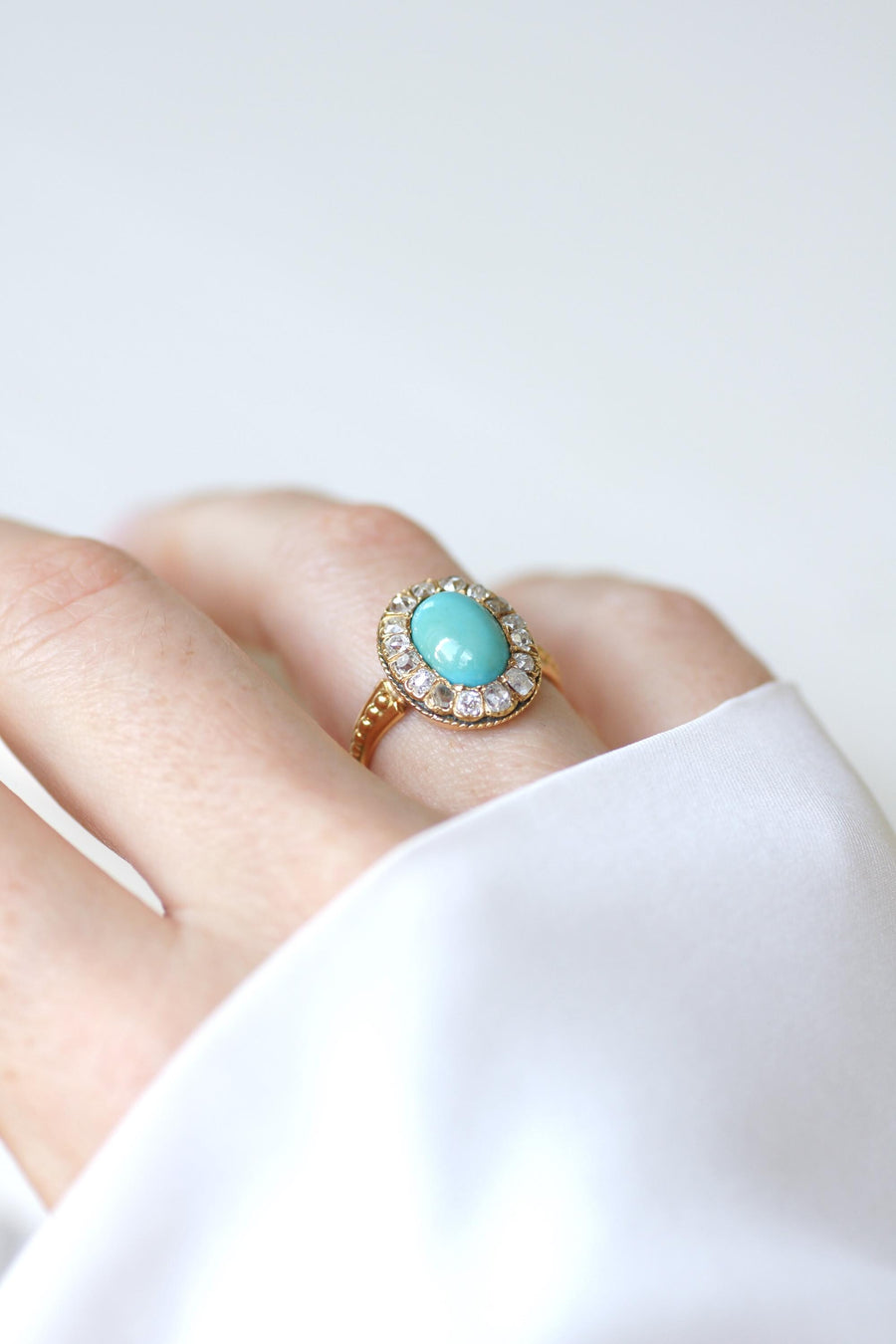 Bague Marguerite Ancienne Turquoise Entourage Diamants sur Or Jaune
