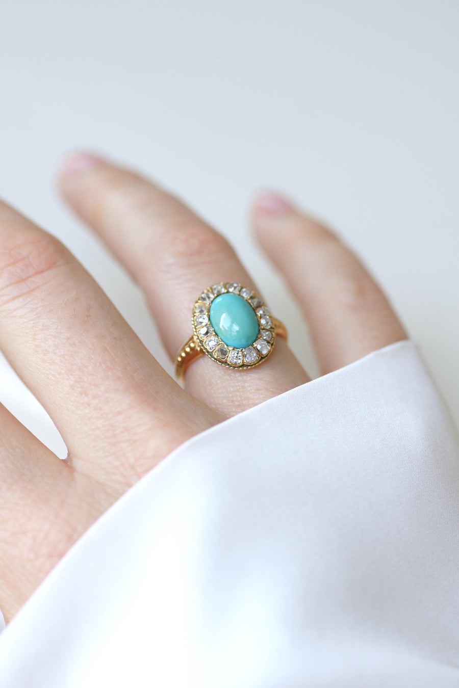 Bague Marguerite Ancienne Turquoise Entourage Diamants sur Or Jaune
