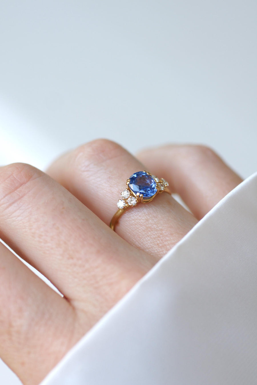 Bague Saphir Ceylan 1.60 Cts et Diamants sur Or Jaune