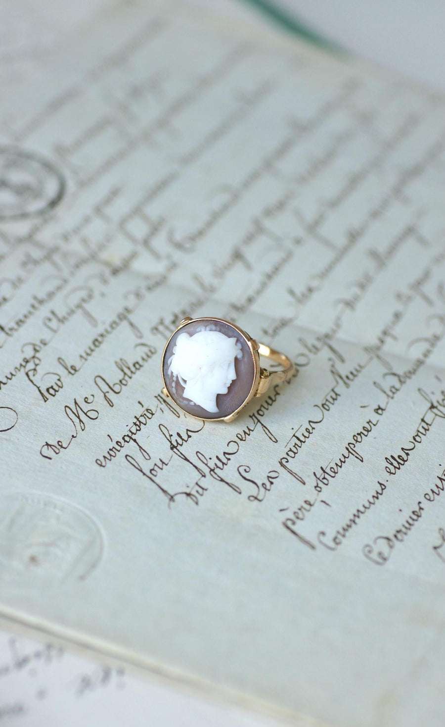 Bague Rétro Camée Coquille sur Or Rose