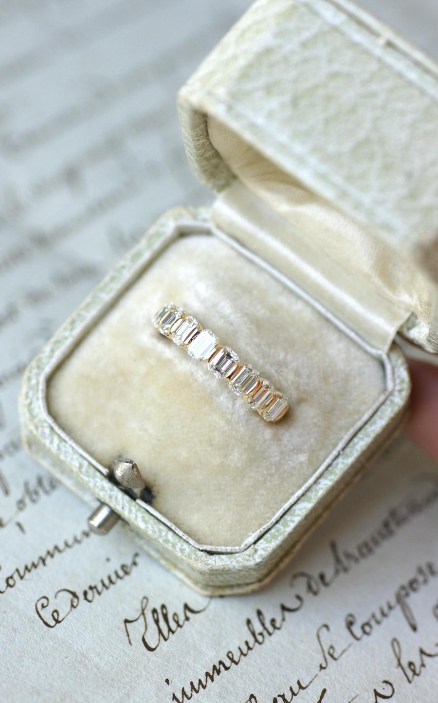 Bague Demi Alliance Diamants Taille Emeraude 1,70 Cts sur Or Jaune