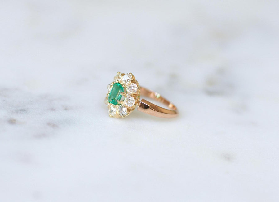 Bague Marguerite Ancienne Emeraude de Colombie et Diamants sur Or Rose