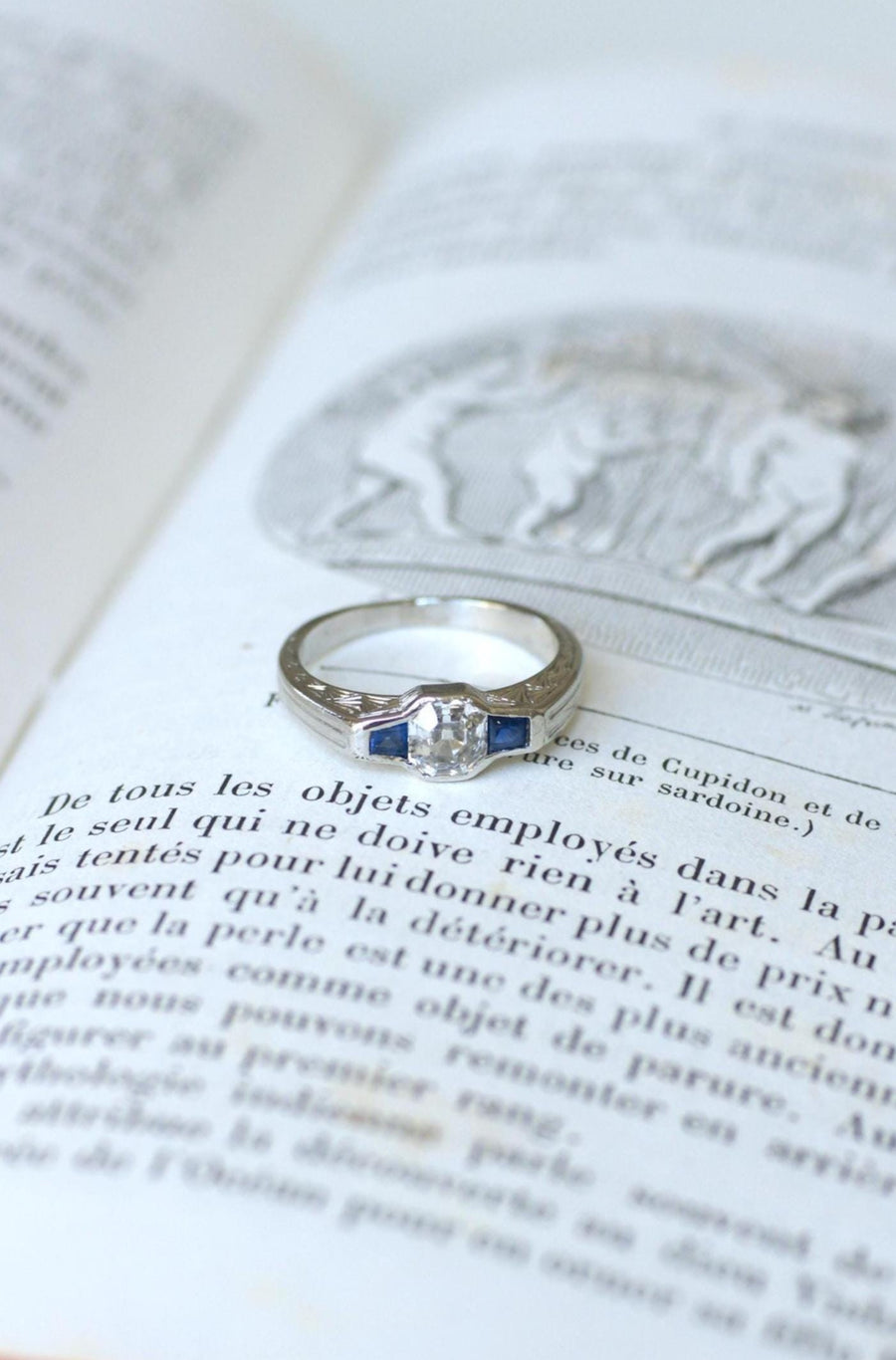 Bague Bandeau Art Deco Diamant Carré et Saphirs sur Platine