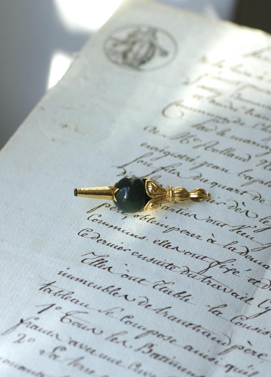 Pendentif Ancien Clef de Montre Or Jaune et Jaspe Sanguin
