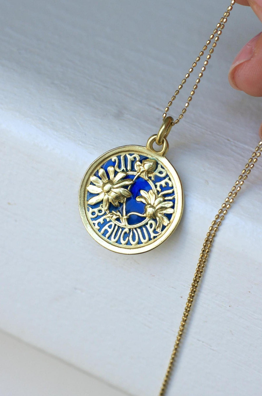 Médaille d'Amour Ancienne Pâquerette Un Peu Beaucoup Or Jaune et Email Bleu