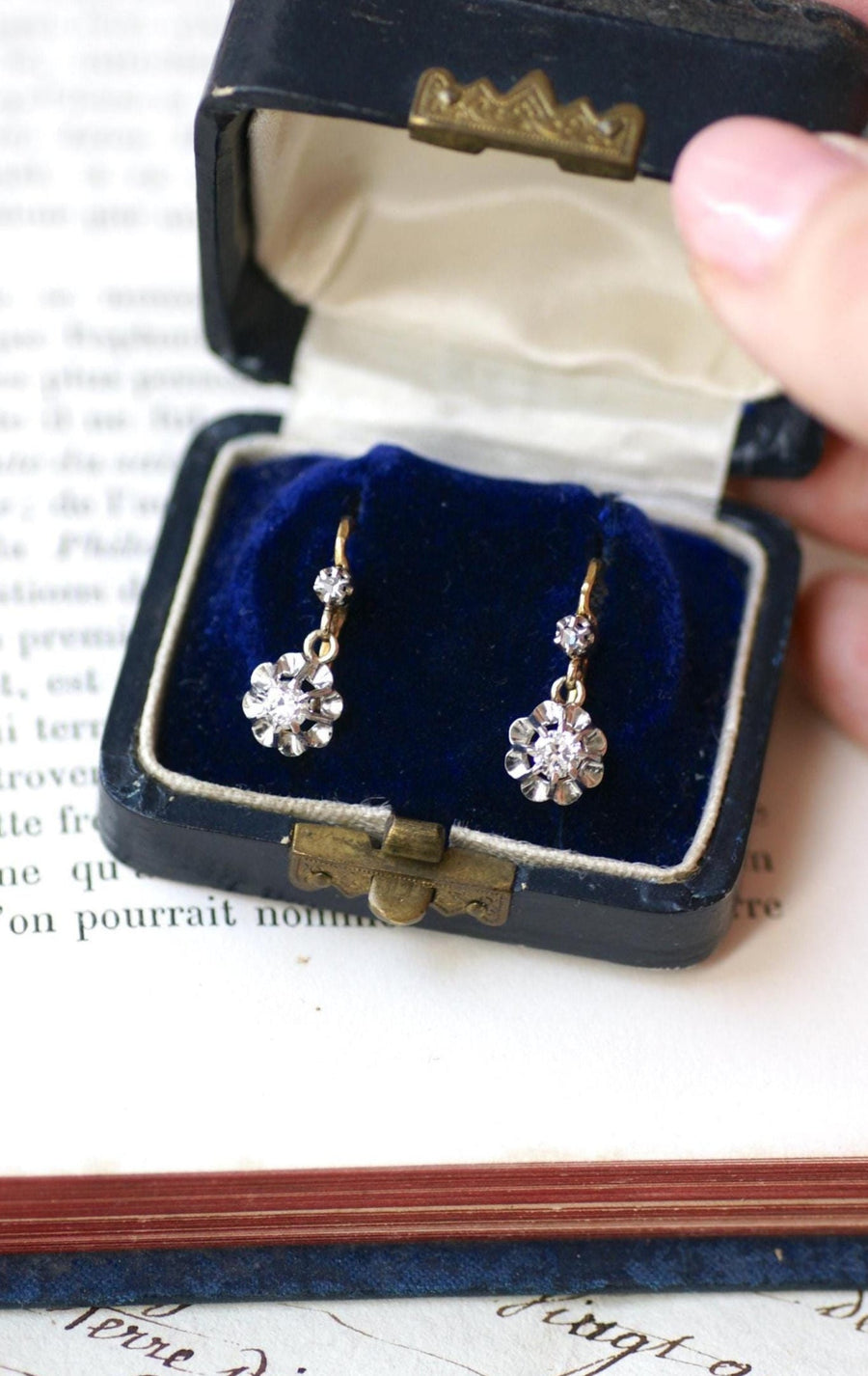 Boucles d'Oreilles Dormeuses Diamants Anciennes Or Jaune et Platine