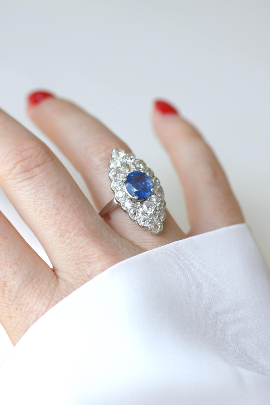 Bague Marquise Saphir 2.20 Cts et Diamants 3.50 Cts sur Or Blanc
