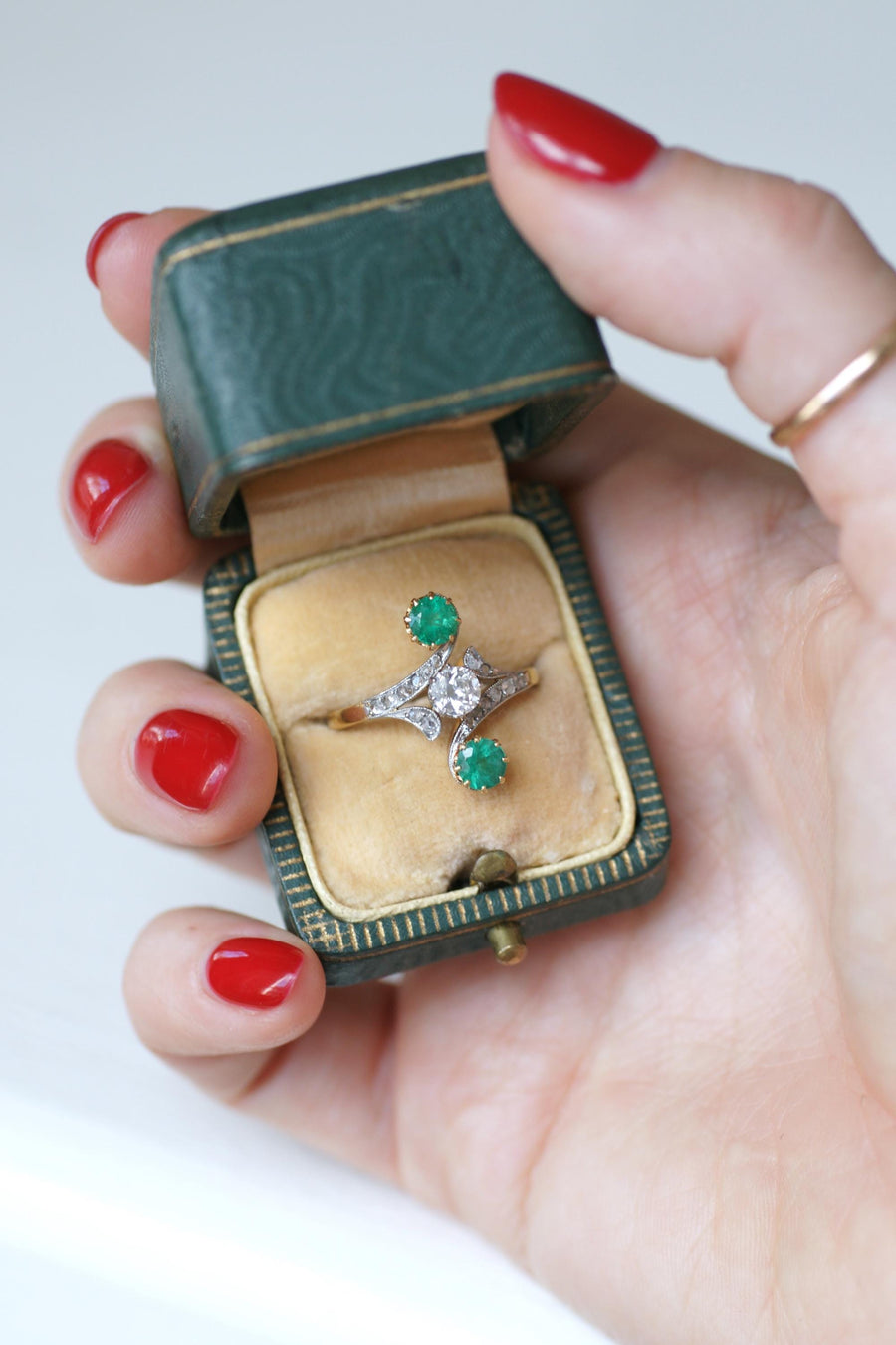 Bague Toi & Moi Diamants et Emeraudes sur Or et Platine